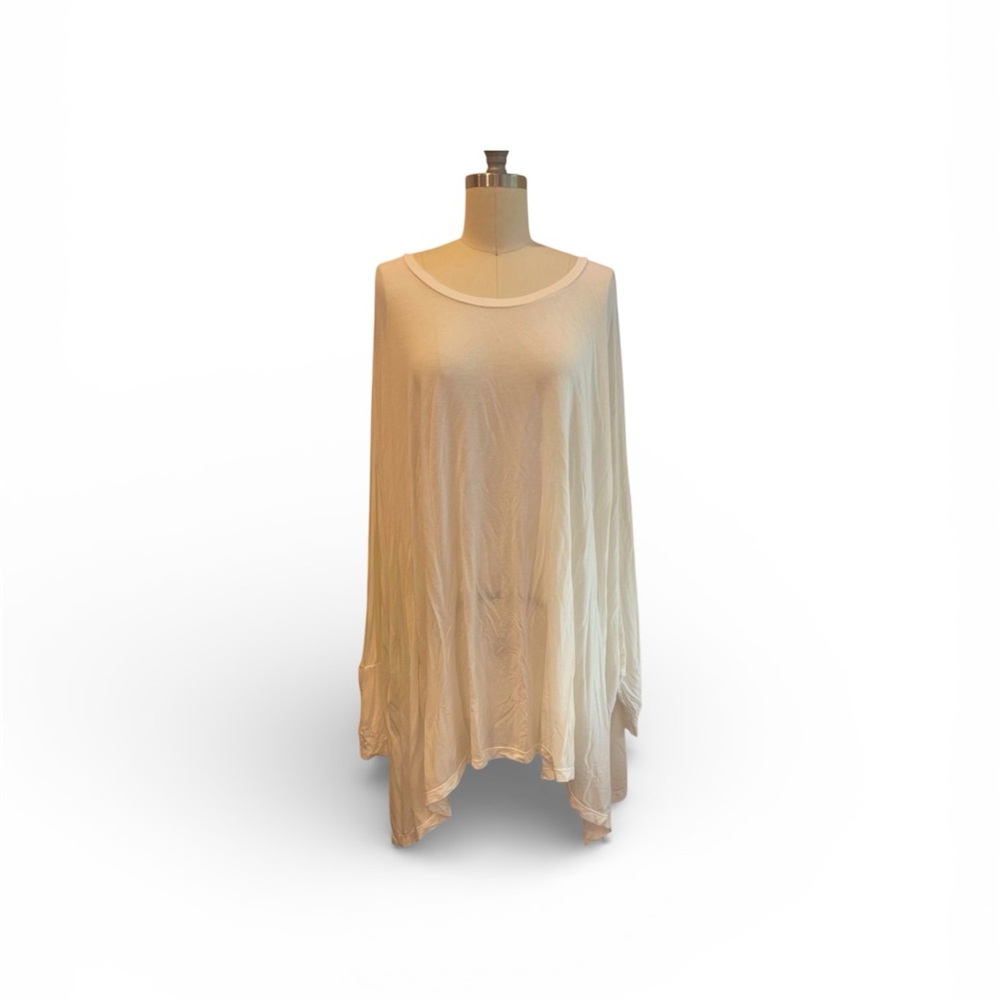 🌟One size white rayon poncho top🌟